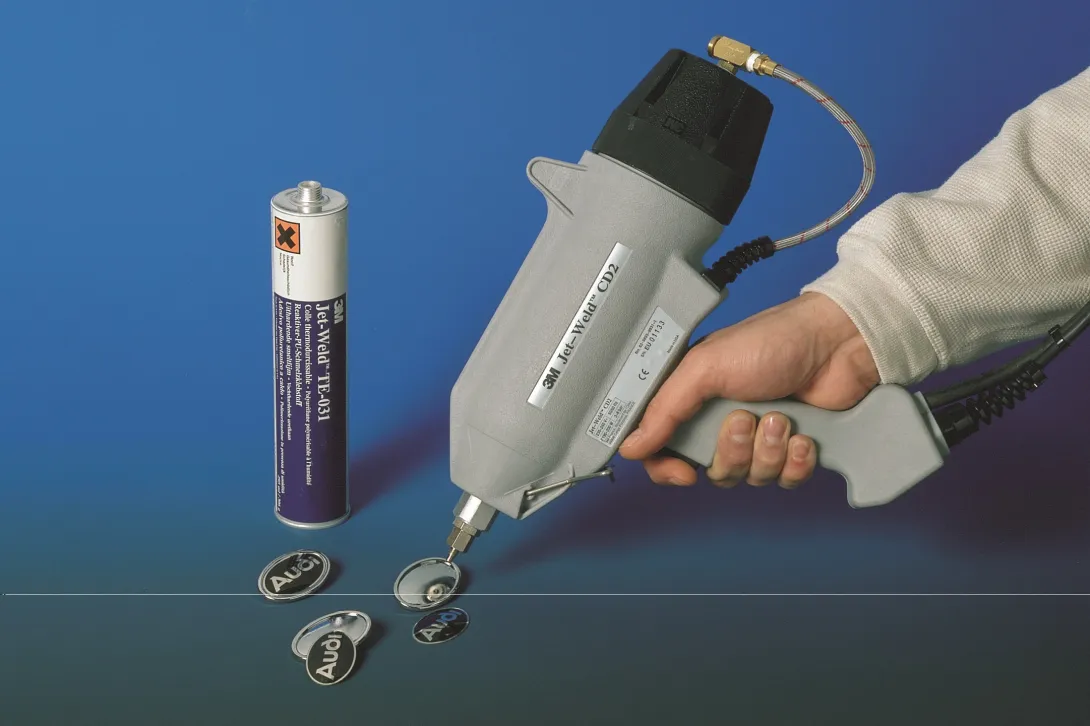 exemple application colle polyuréthane thermofusible