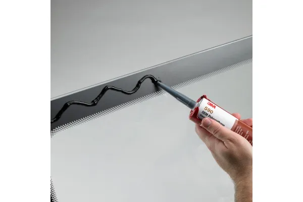 exemple d'application de mastic polyuréthane appliqué en cordon